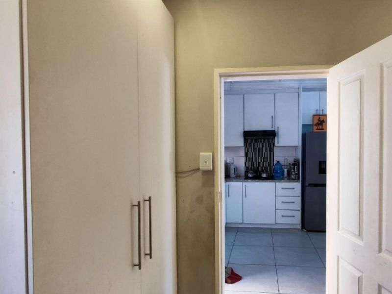 lovely 2 bedroom Antonhof Vereeniging - Photo 6