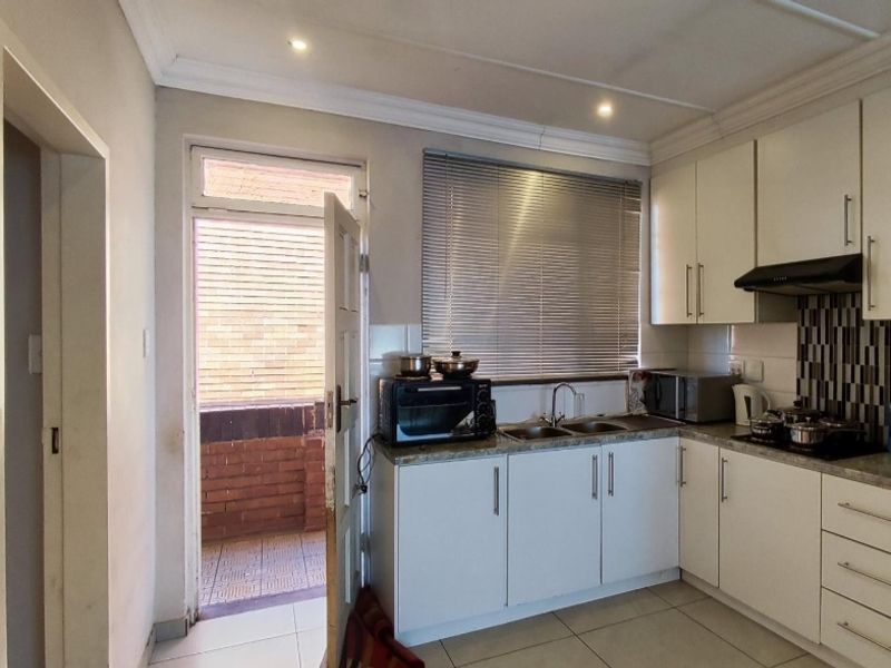 lovely 2 bedroom Antonhof Vereeniging - Photo 5