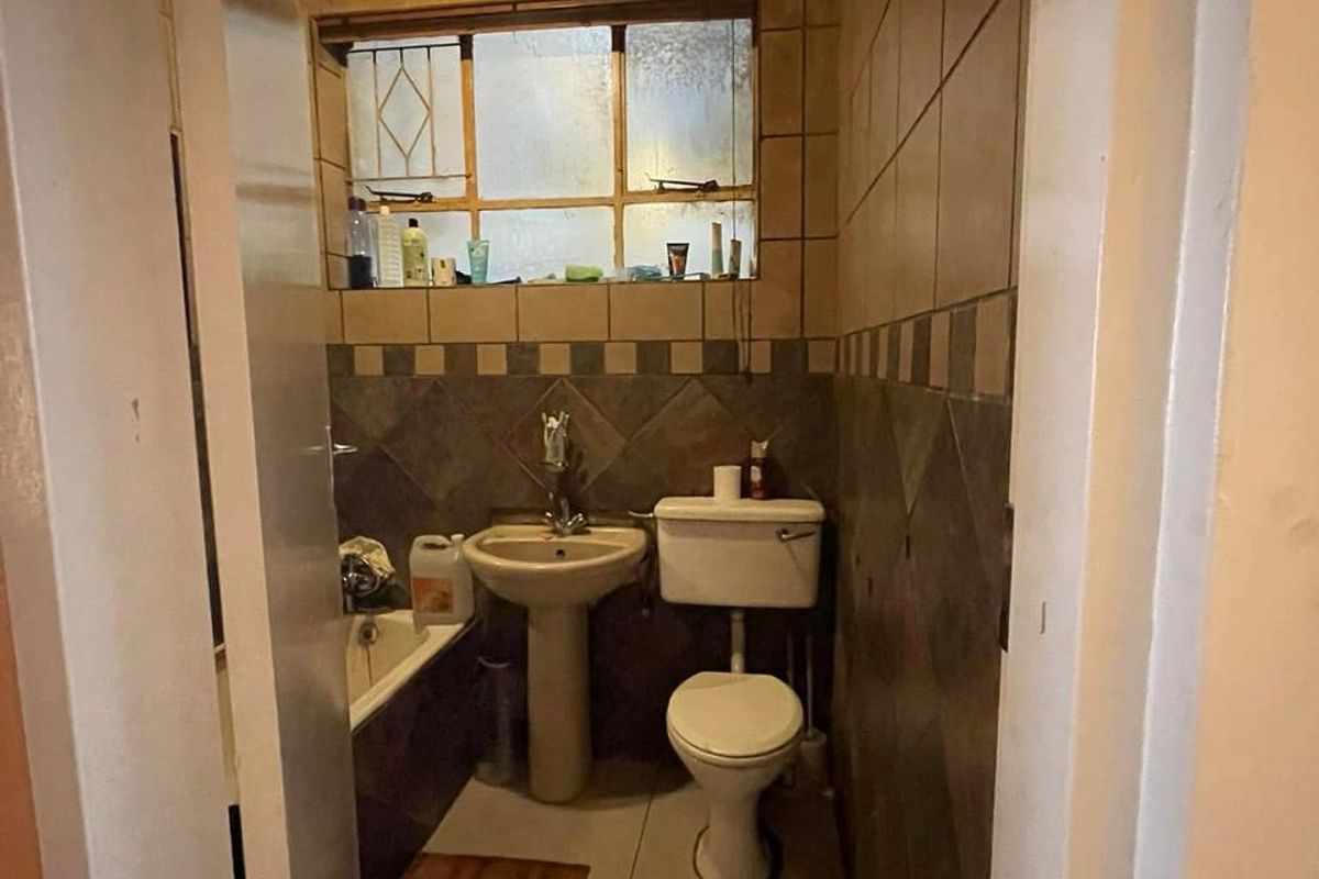 ✨ Modern 2-Bedroom Flat with Balcony & Parking – For Sale ✨ - Photo 3