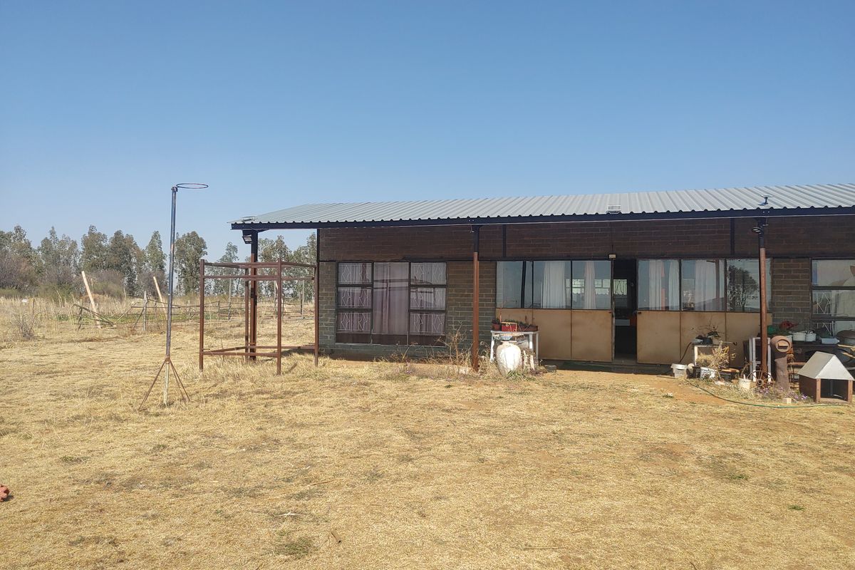 Smallholding for Sale in Lindequesdrift – Fully Off-Grid with Excellent Water Supply - Photo 2