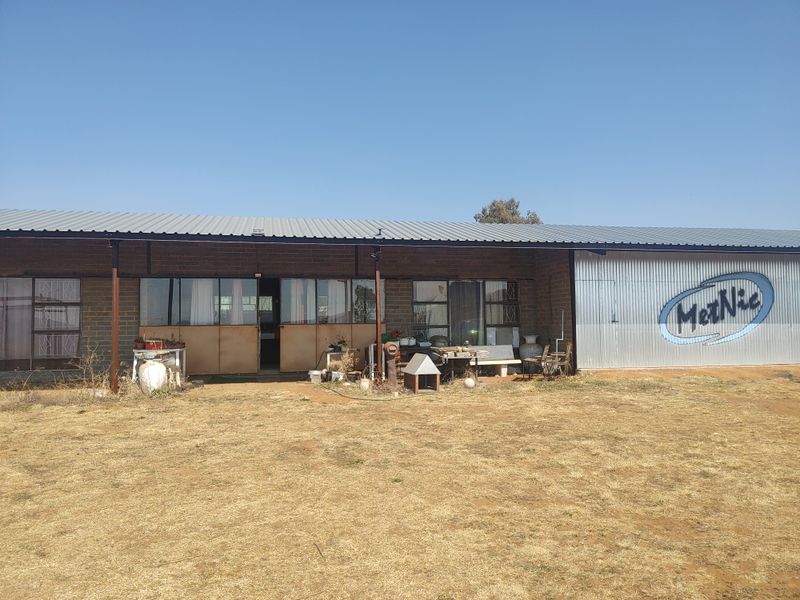 Smallholding for Sale in Lindequesdrift – Fully Off-Grid with Excellent Water Supply - Photo 7