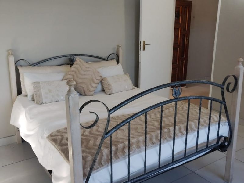 Renovated Lakeview Apartment with Sunrise Vaal Dam Views, Garage and Boat Parking - Photo 9