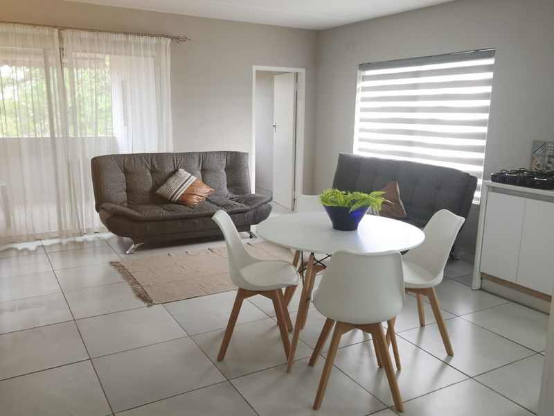 Renovated Lakeview Apartment with Sunrise Vaal Dam Views, Garage and Boat Parking - Photo 3
