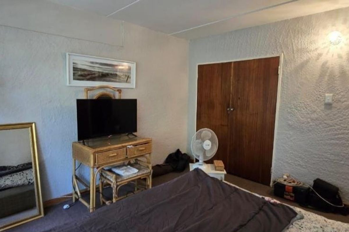 2 Bedroom flat for sale - Photo 3