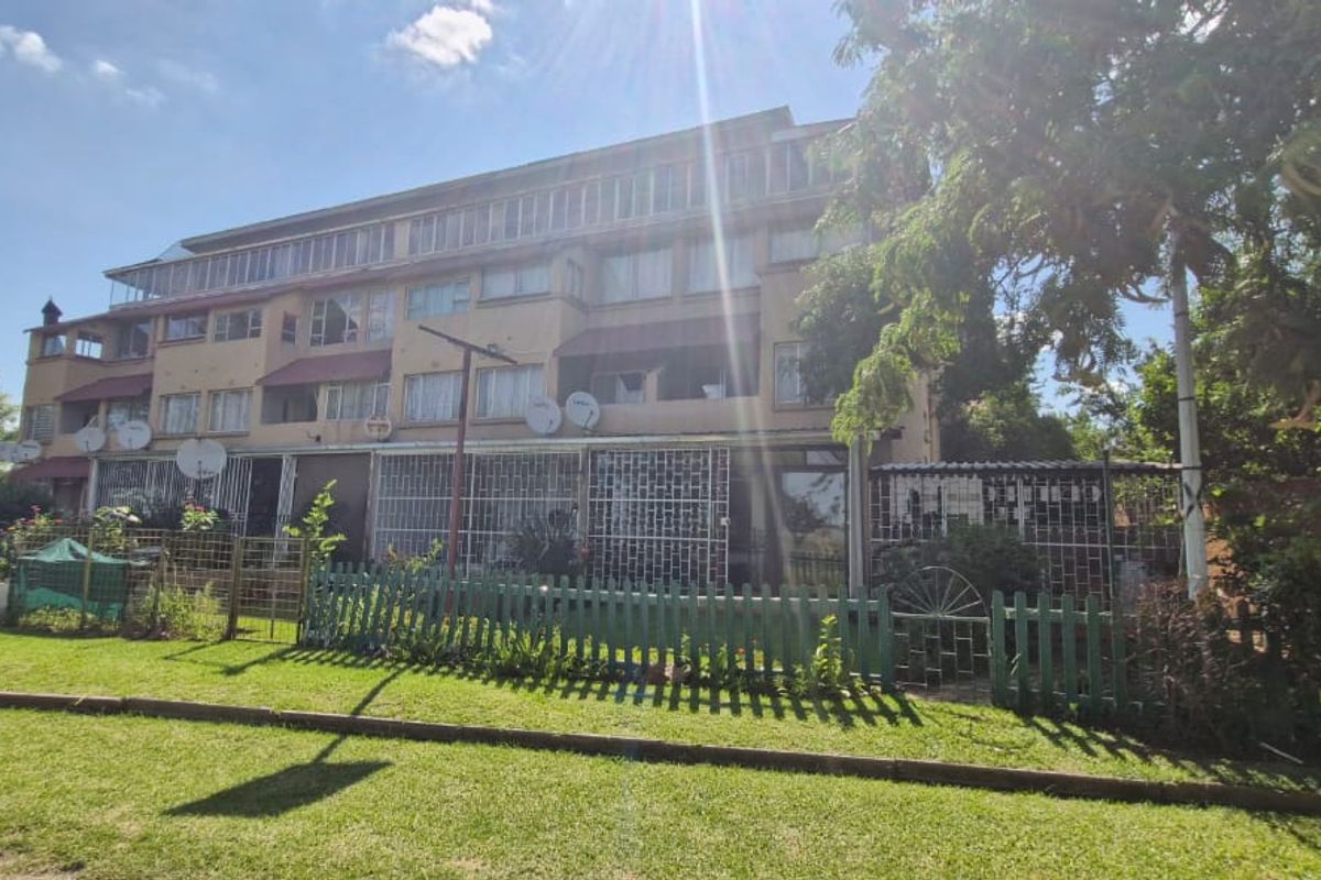 2 Bedroom flat for sale - Photo 2