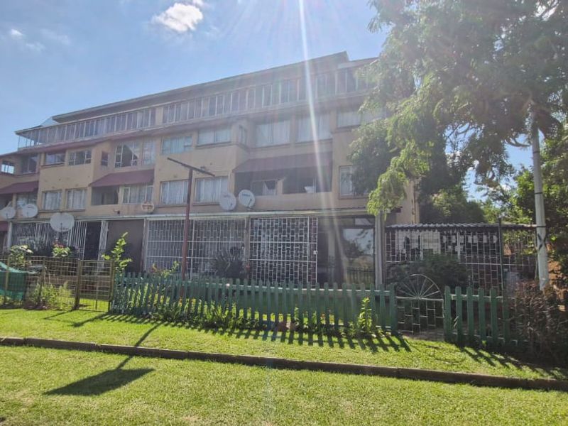 2 Bedroom flat for sale - Photo 2