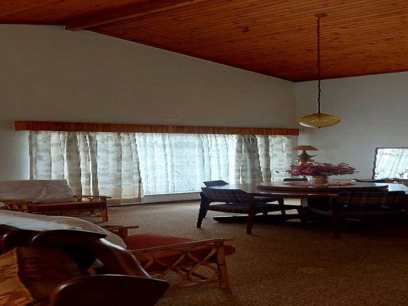 Welcome Home: Beautiful 4-Bedroom Property Full of Light & Space" - Photo 10