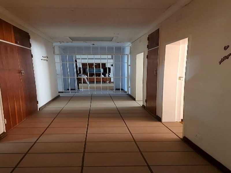 Welcome Home: Beautiful 4-Bedroom Property Full of Light & Space" - Photo 8