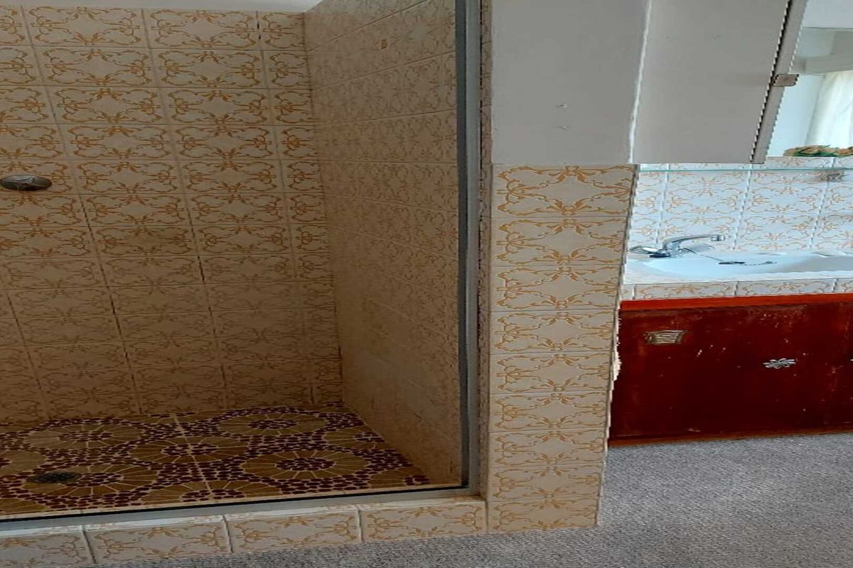 Welcome Home: Beautiful 4-Bedroom Property Full of Light & Space" - Photo 2
