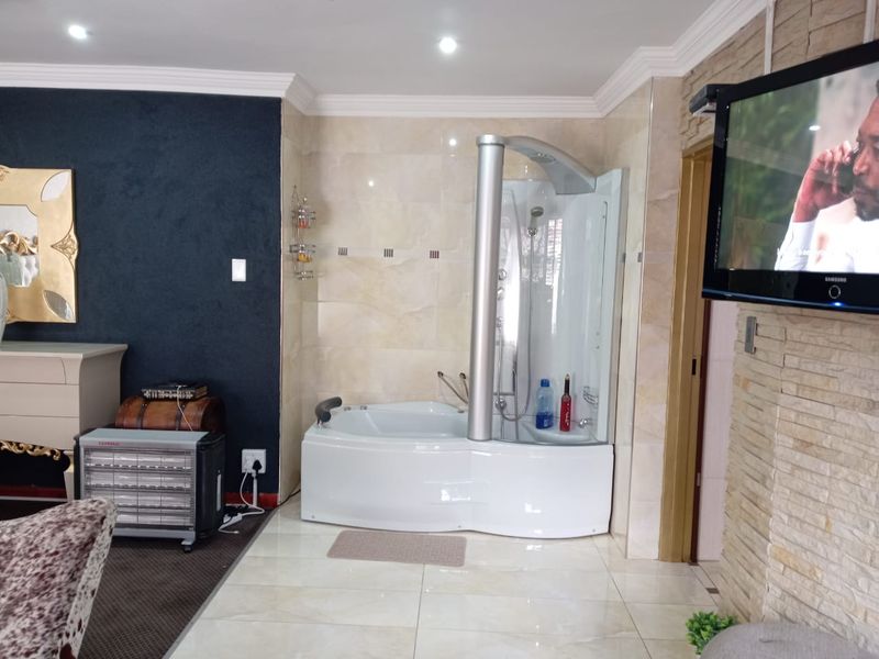 Beautiful 3 Bedroom House For Sale! - Photo 8