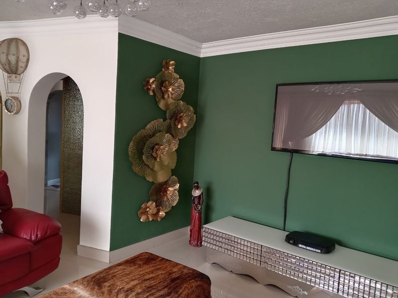 Beautiful 3 Bedroom House For Sale! - Photo 4