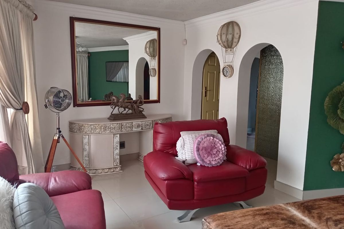 Beautiful 3 Bedroom House For Sale! - Photo 2