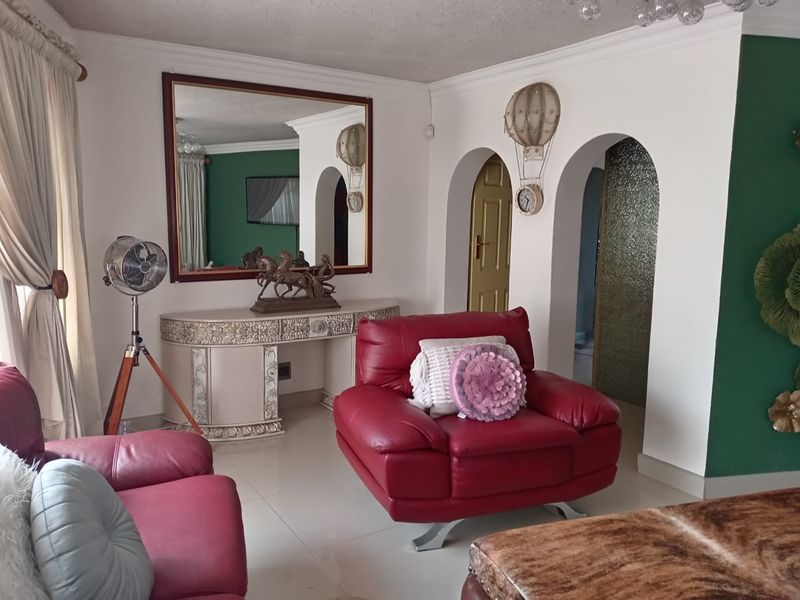 Beautiful 3 Bedroom House For Sale! - Photo 2