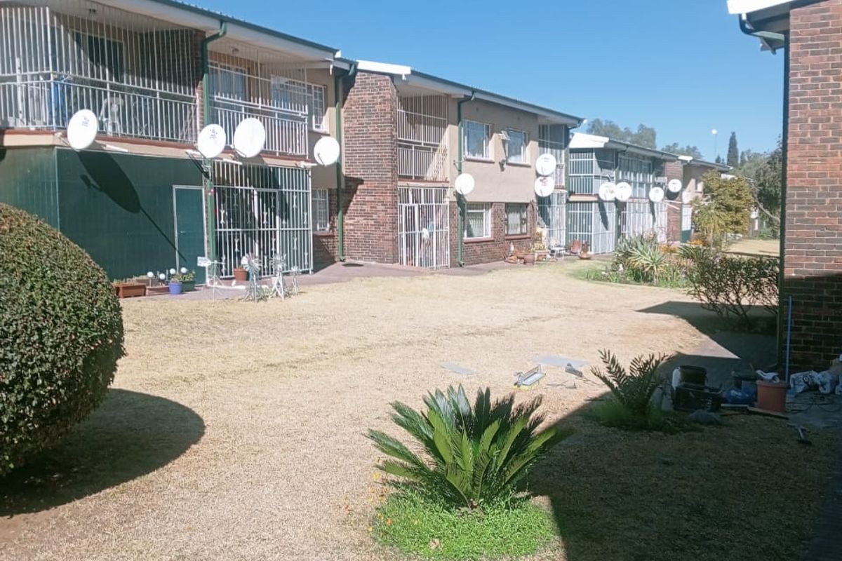 1 Bedroom Flat for sale - Photo 2