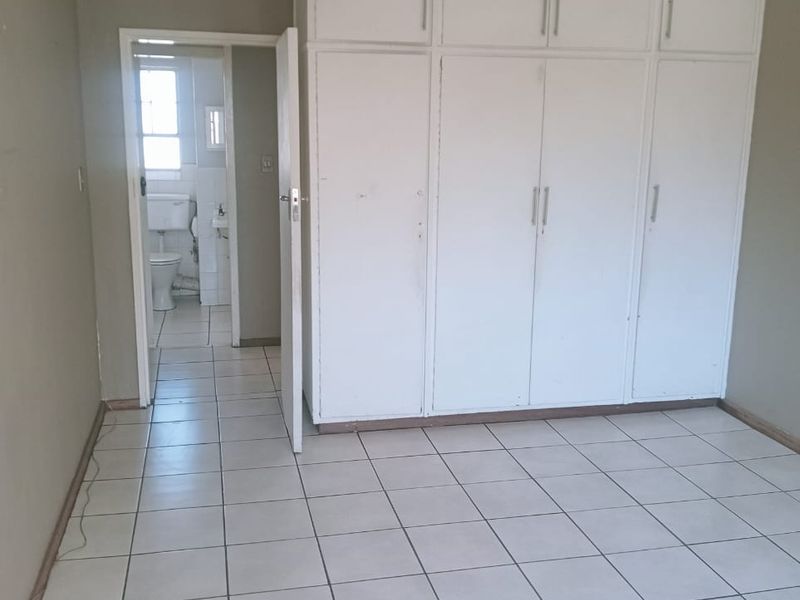 1 Bedroom Flat for sale - Photo 8