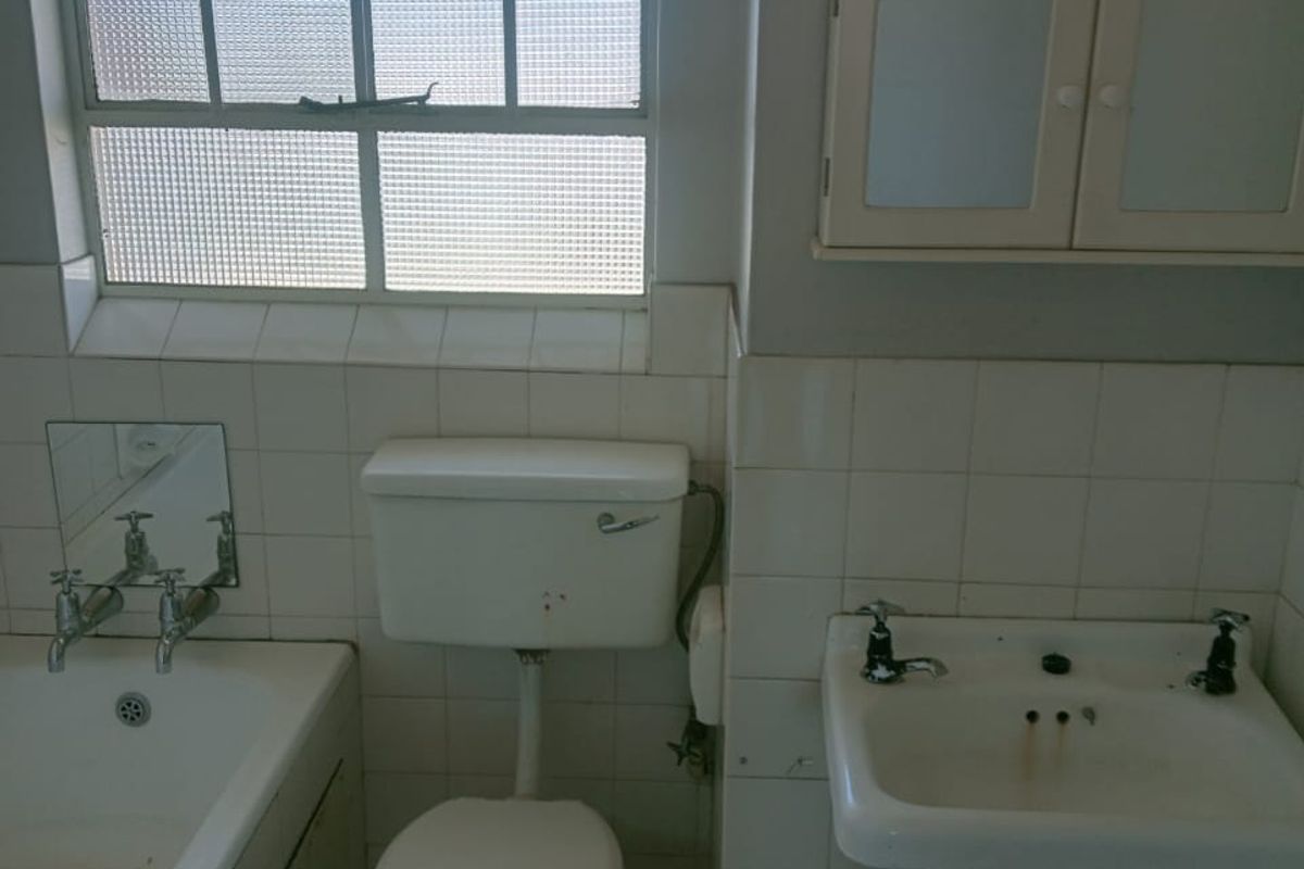 1 Bedroom Flat for sale - Photo 3