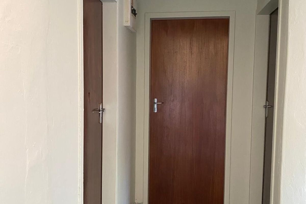 2 Bedroom flat for sale - Photo 5