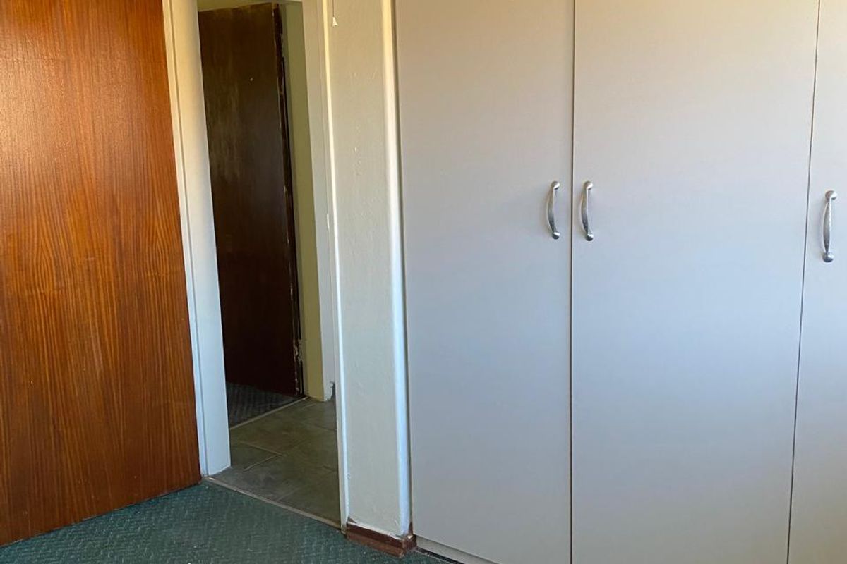 2 Bedroom flat for sale - Photo 4