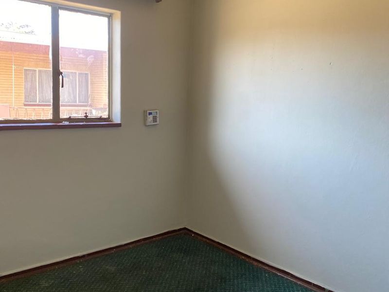 2 Bedroom flat for sale - Photo 8