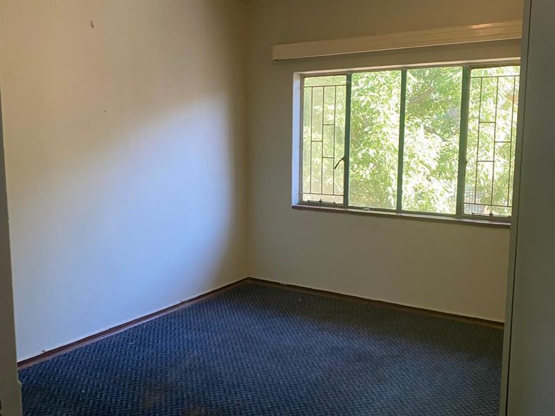 2 Bedroom flat for sale - Photo 6