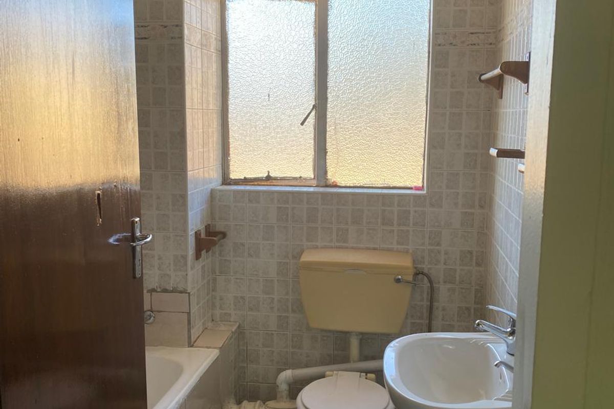 2 Bedroom flat for sale - Photo 2