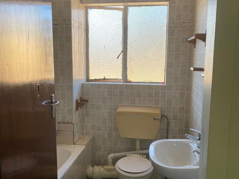 2 Bedroom flat for sale - Photo 2