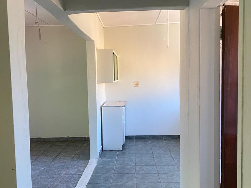 2 Bedroom flat for sale - Photo 3