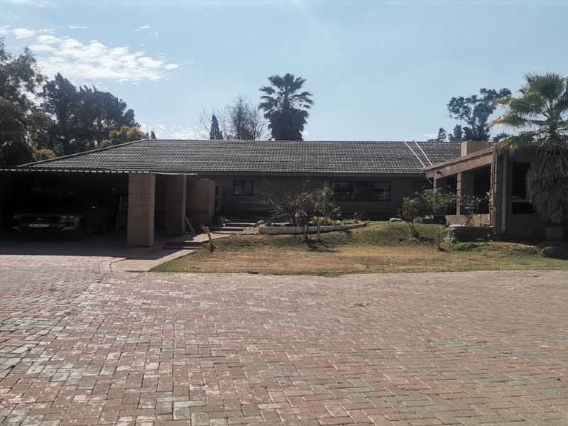 3,979sqm Property into a luxurious retreat, a boutique guesthouse, lovely home, Three Rivers prime - Photo 2
