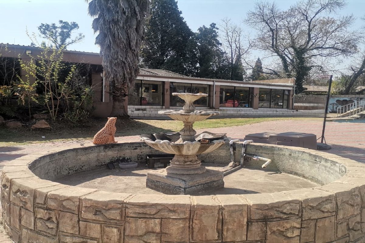 3,979sqm Property into a luxurious retreat, a boutique guesthouse, lovely home, Three Rivers prime - Photo 4