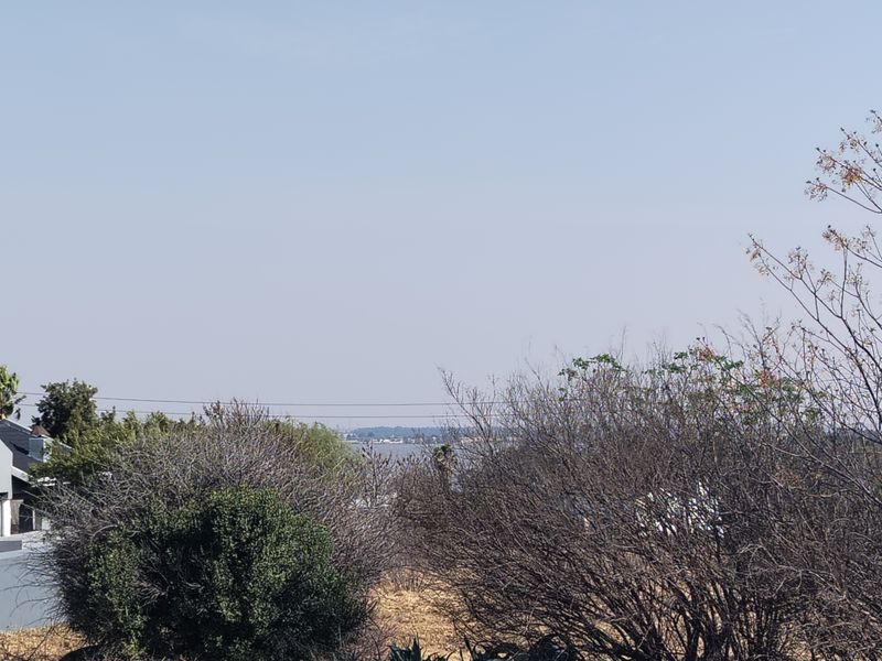 Charming Holiday Home with Water Views, Loft Room & Firepit Deck - Photo 3