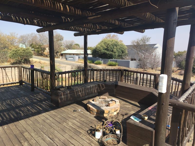 Charming Holiday Home with Water Views, Loft Room & Firepit Deck - Photo 2