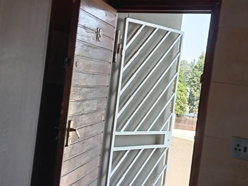 Apartment For Sale In Vereeniging - Photo 1