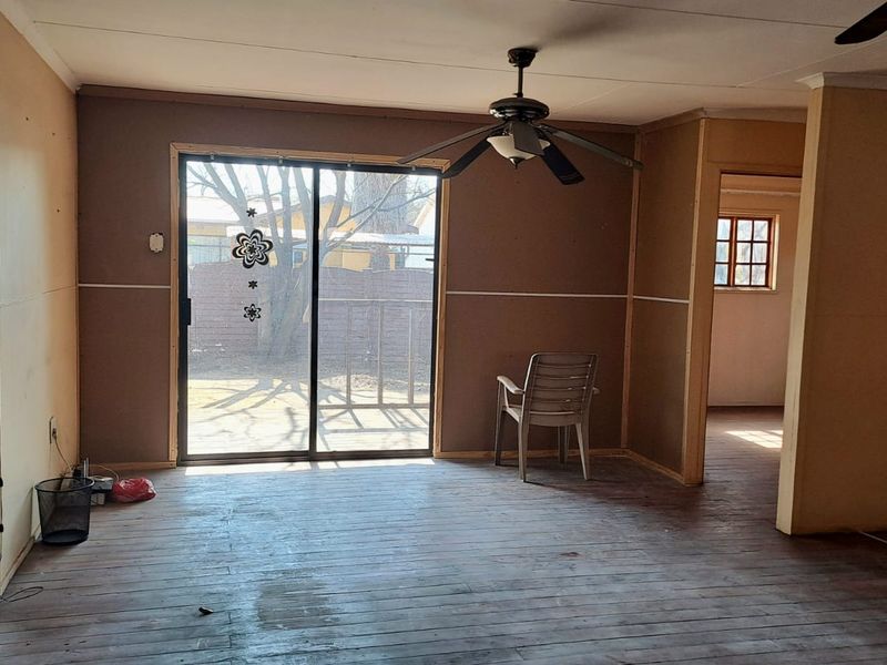 Versatile 3-Bedroom Home with Large Wendy Hous  Perfect for Family Living or Business Use - Photo 10