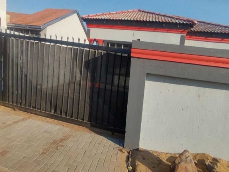 For Sale – Prime Property Opportunity - Photo 1