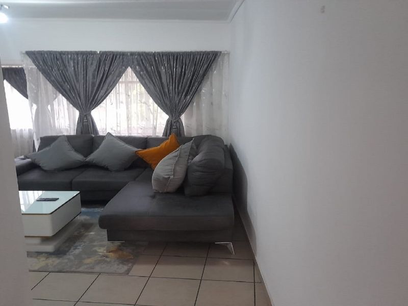 Modern Two-Bedroom Apartment – Move-In Ready! - Photo 3