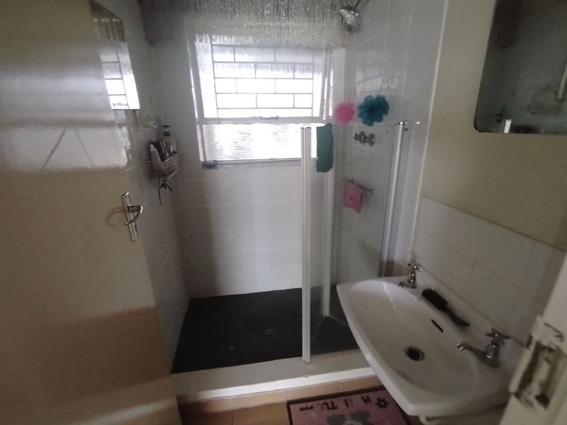 Spacious Family Home with Flatlet, Wendy House & Ample Parking – Ideal for the Extended Family! - Photo 7