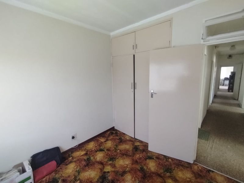 Spacious Family Home with Flatlet, Wendy House & Ample Parking – Ideal for the Extended Family! - Photo 6
