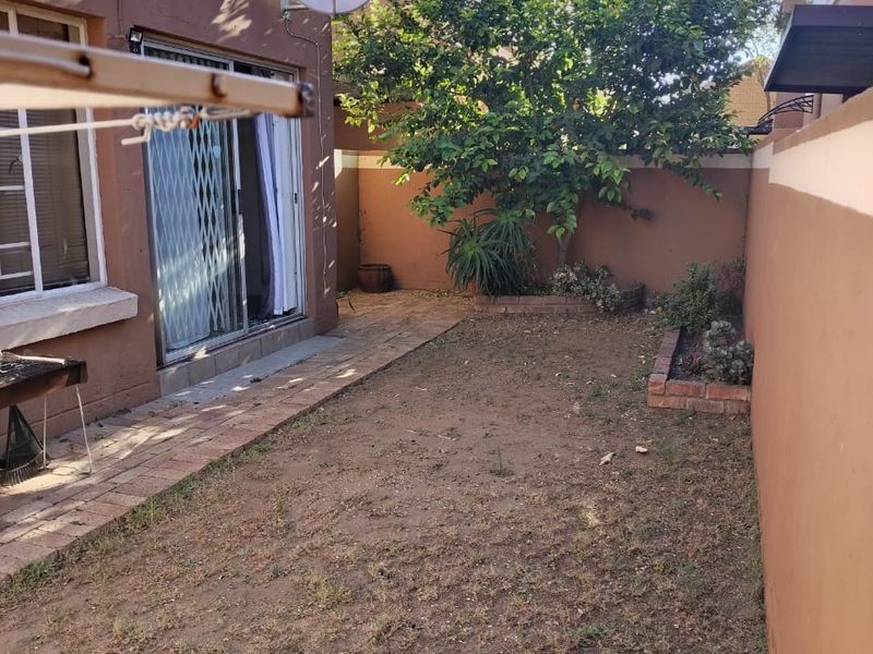 Duplex Townhouse for sale - Photo 1