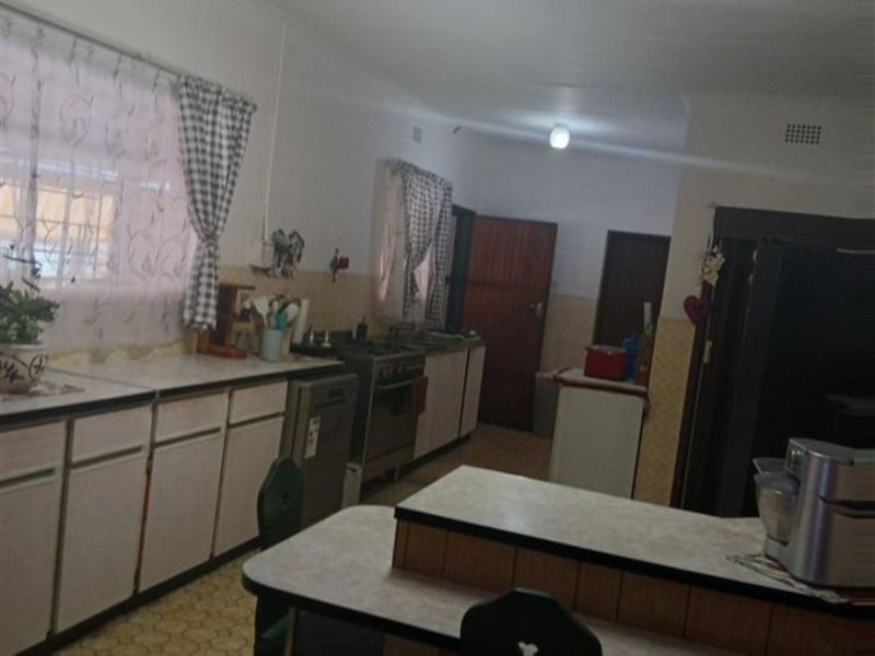 House For Sale In Vereeniging - Photo 2