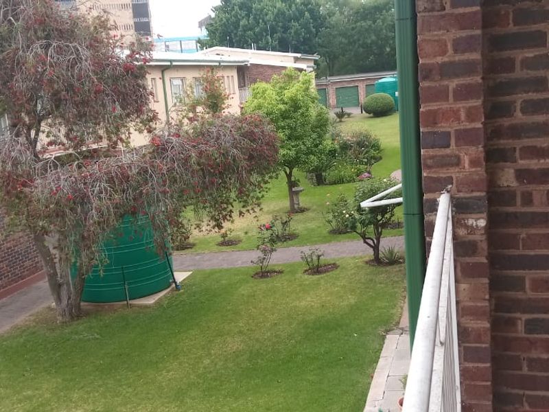 2 Bedroom flat for sale - Photo 5