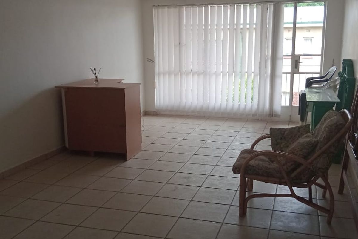 2 Bedroom flat for sale - Photo 2