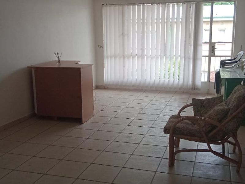 2 Bedroom flat for sale - Photo 2