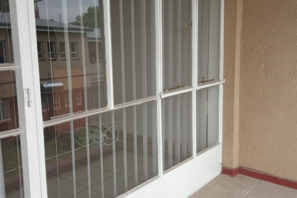 2 Bedroom flat for sale - Photo 3