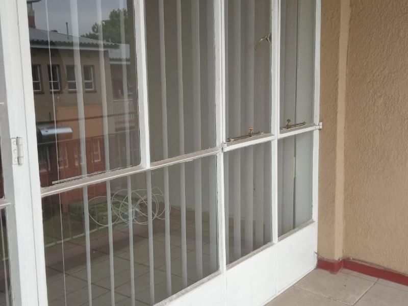 2 Bedroom flat for sale - Photo 3