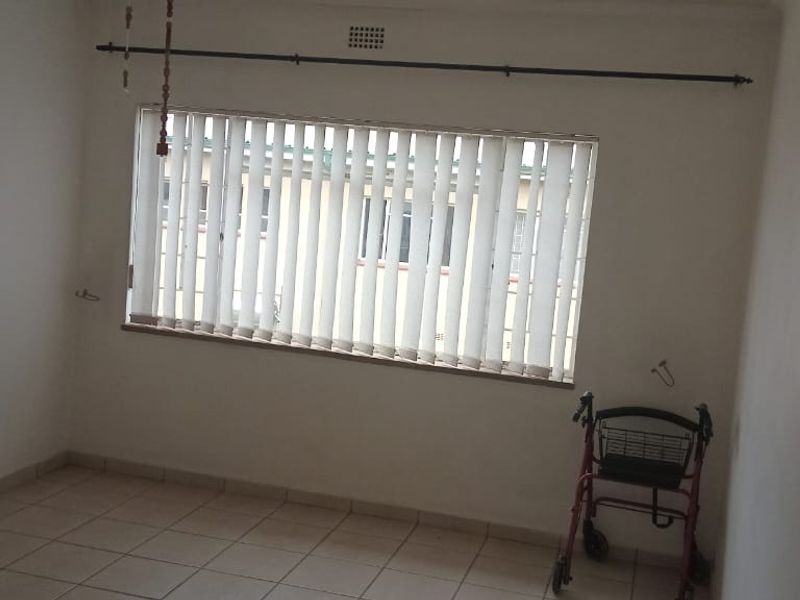 2 Bedroom flat for sale - Photo 9