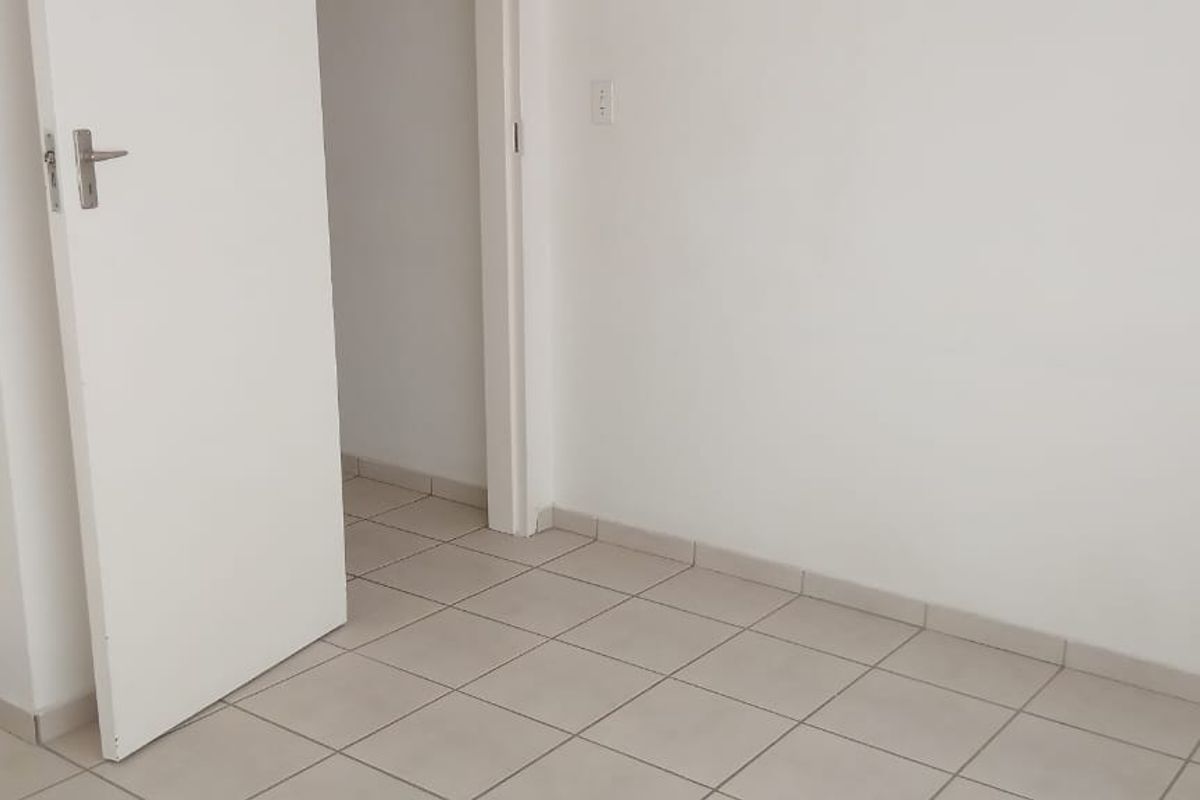 2 Bedroom flat for sale - Photo 4