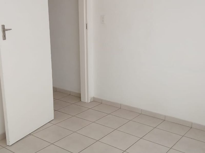 2 Bedroom flat for sale - Photo 4