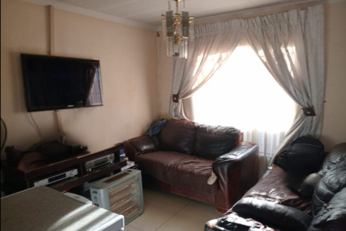 "Prime Residential house for Sale – Great  Potential!" home - Photo 3