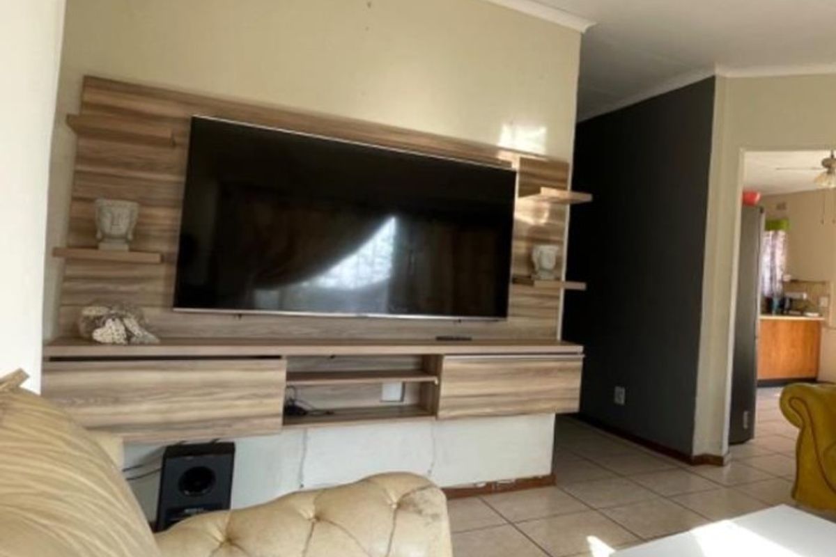 3 Bedroom House For Sale In Meyerton Park !!! - Photo 5
