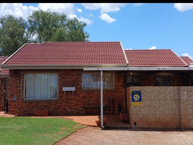 3 Bedroom House For Sale In Meyerton Park !!! - Photo 1